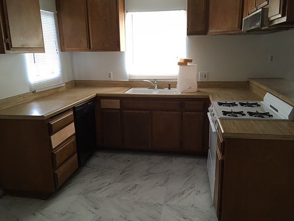 3rd image of 1380 Oakdale Ave