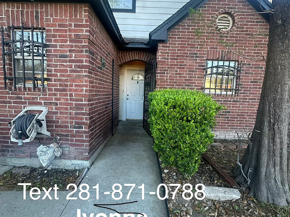 1111 Holbech Ln