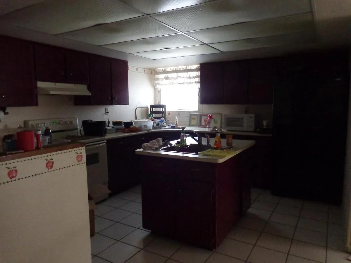3 bed, 3.5 bath, 3200 sqft, $3,300 — Photo 3