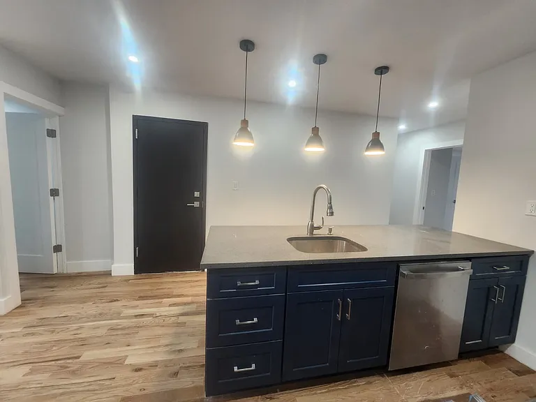 1424 E 102nd St #2A — Photo 6