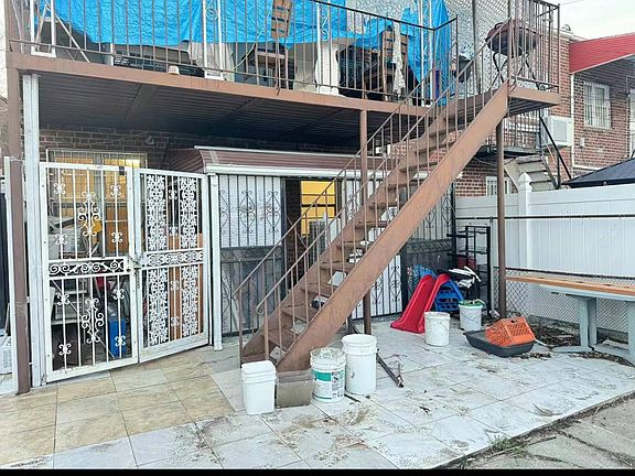 5th image of 2355 Bragg St Floor 1