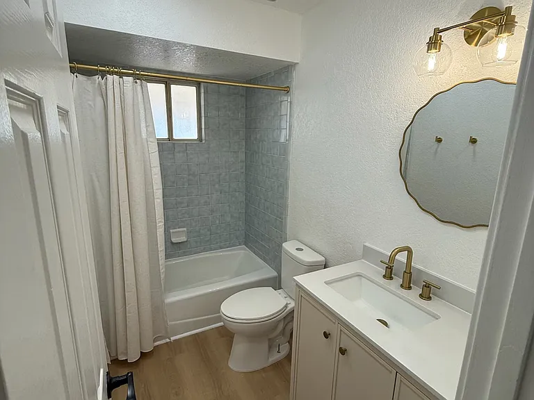 1051 Thunderbolt Ave — Photo 6