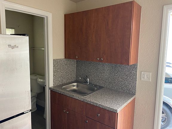 5th image of 1140 NW 79th St APT 104