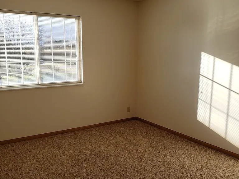 Deer Park Apartments — Photo 17
