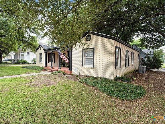 3rd image of 434 N Milam St