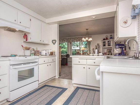 5th image of 20358 SE Fairway Dr