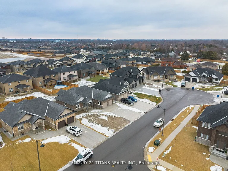 19 Tracy Dr — Photo 39