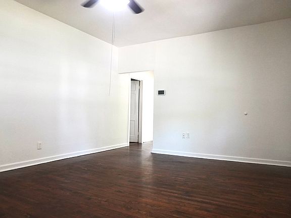 2nd image of 404 W Elm St