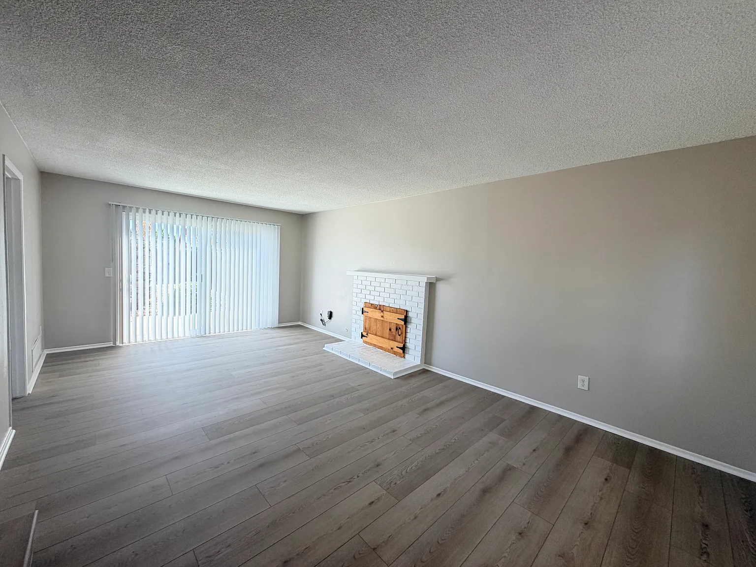 5 bed, 2.5 bath, 1738 sqft, $3,900 — Photo 3