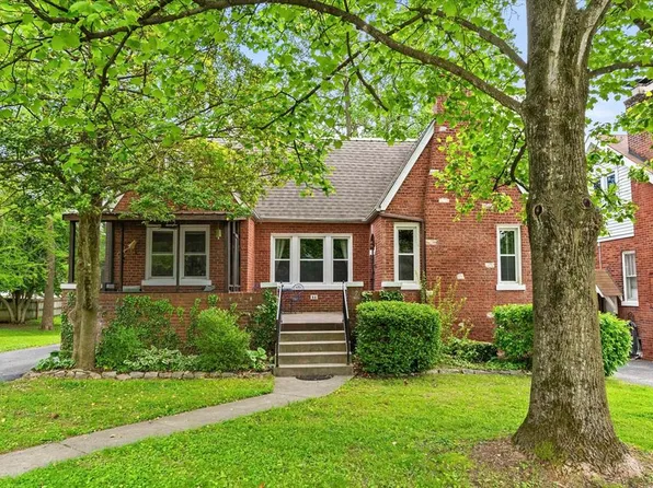 20 S 86th St, Belleville, IL 62223