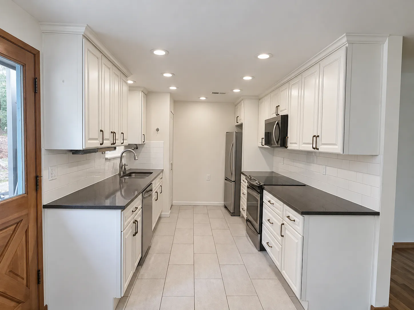3 bed, 1.0 bath, 1100 sqft, $3,595 — Photo 3