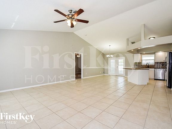3rd image of 1125 NE 33rd Ln