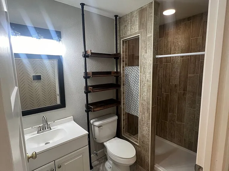804 N Oak St — Photo 10