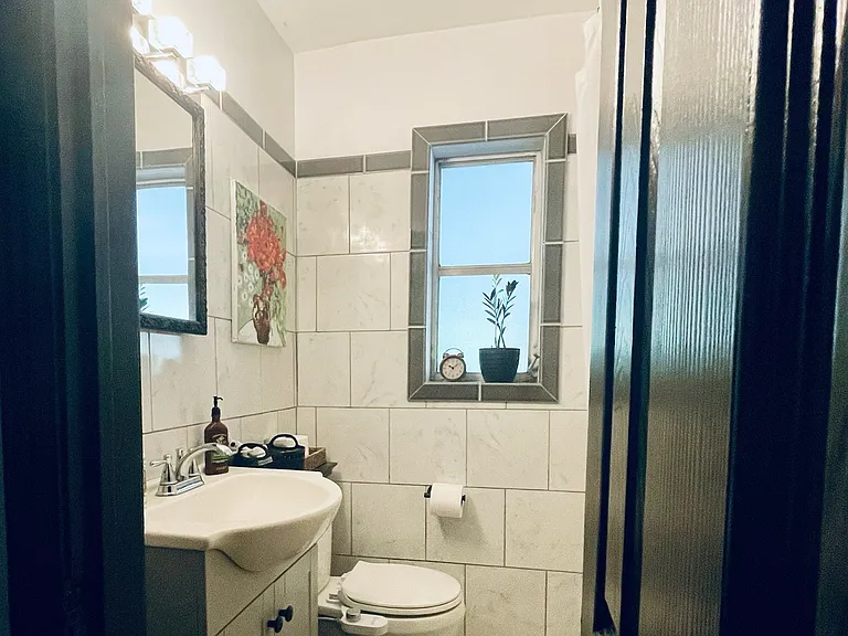 1334 NE 9th St — Photo 7