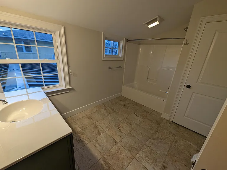1110 Fairview Ave #6 — Photo 8