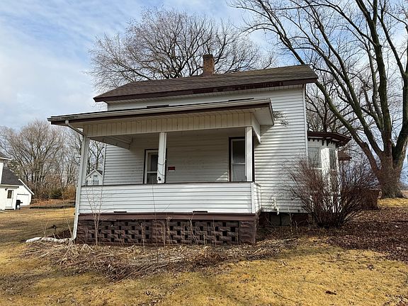 3rd image of 302 E 2nd St