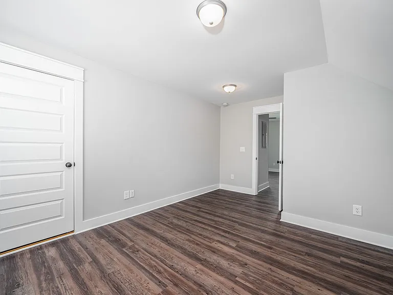 1524 Cottage Grv — Photo 20