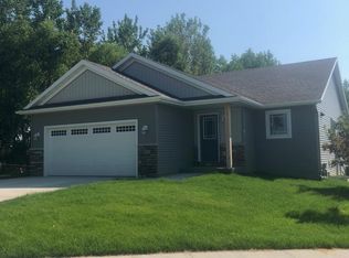 6252 Hillsboro Dr NW, Rochester, MN 55901