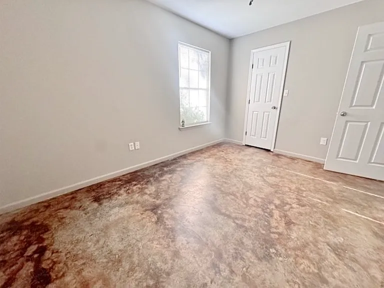 1326 W Huntington Ave #B — Photo 17