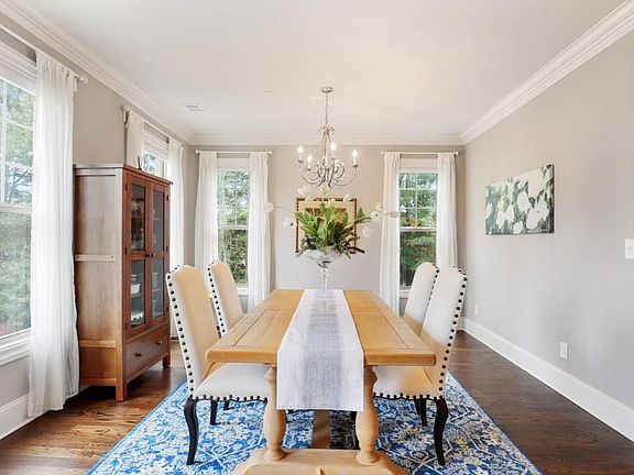 2nd image of 1527 Cambridge Pl