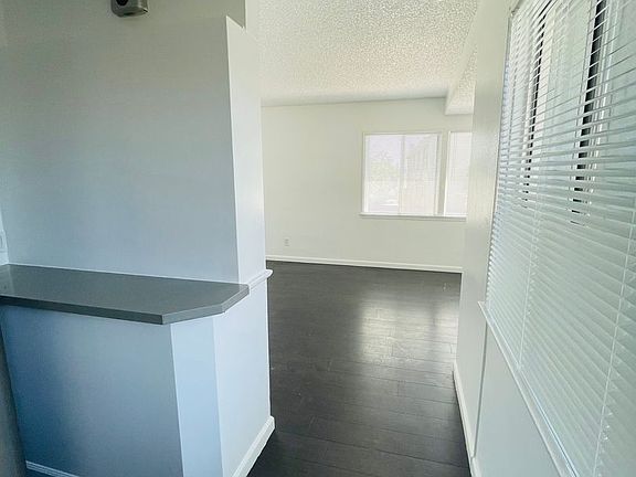 4th image of 408-410 E Elk Ave #409-413-413A