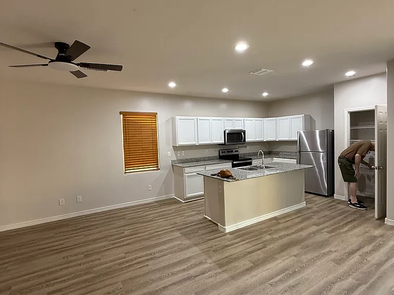 810 W Raymond St — Photo 2