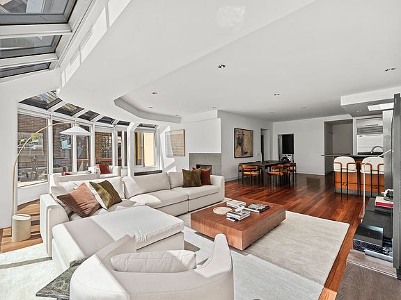 3rd image of 52 Thomas St