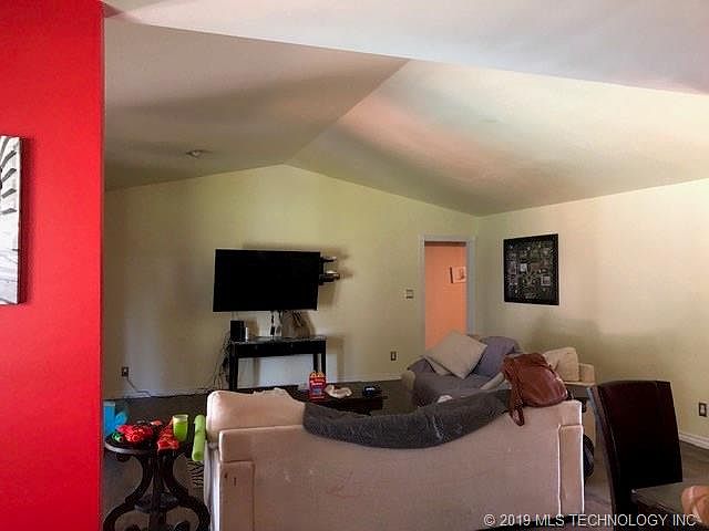 2nd image of 933 W J St