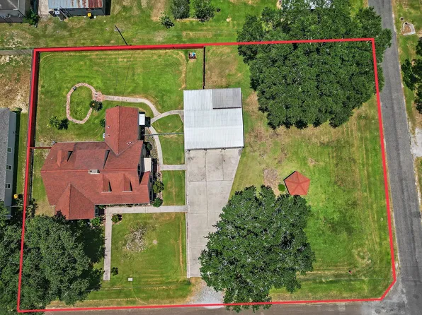 405 Park St, Anahuac, TX 77514
