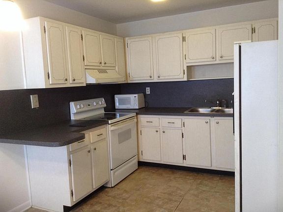 4th image of 810 Lake Shore Dr #28