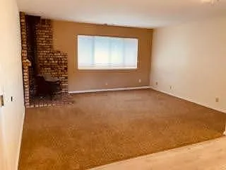 111 Huntington Ct — Photo 1