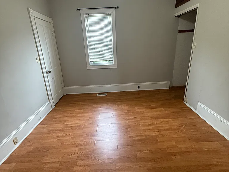 1001 E Olive St — Photo 8