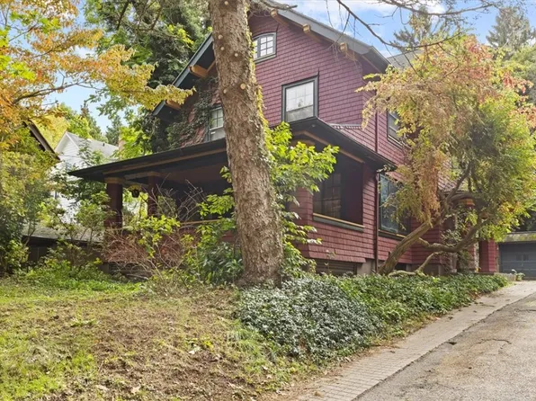 93 Bellevue Dr, Rochester, NY 14620