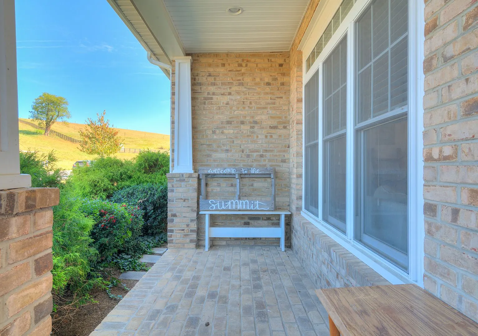 4-Bedroom Modern Townhouse with Bonus Room and 2.5 Baths — Photo 1