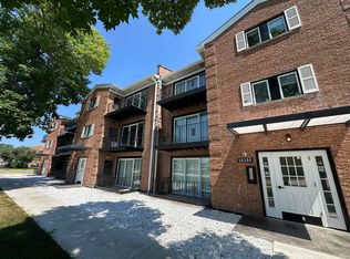 10225 Dearlove Rd APT 102, Glenview, IL 60025