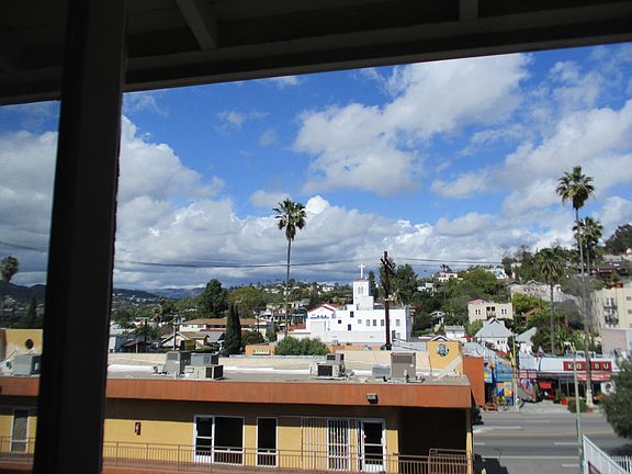 3rd image of 1442 Lucile Ave