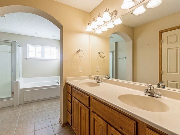 4th image of 5905 NW 96th Ct