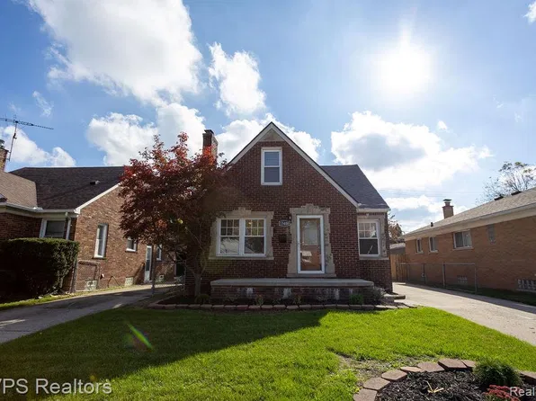 15400 Collinson Ave, Eastpointe, MI 48021