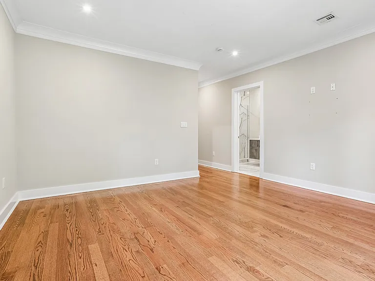 211 Warwick Ave #1 — Photo 34