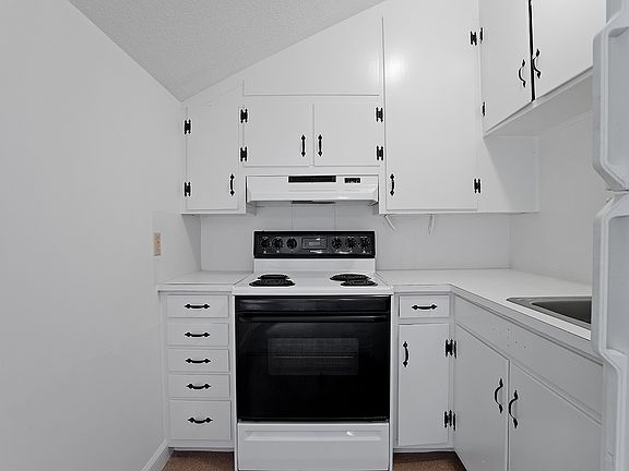 5th image of 2152 Lakeshore Ct APT A