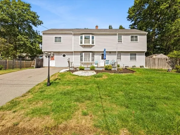 52 Twin Oaks Dr, Brockton, MA 02302