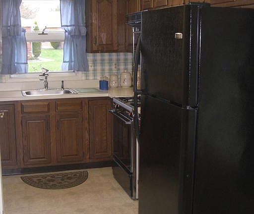 3rd image of 1945 Cherryvale Ct
