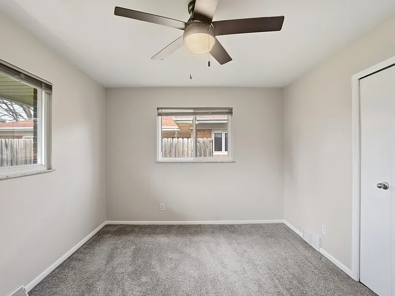 5159 Grosse Point Pkwy — Photo 18
