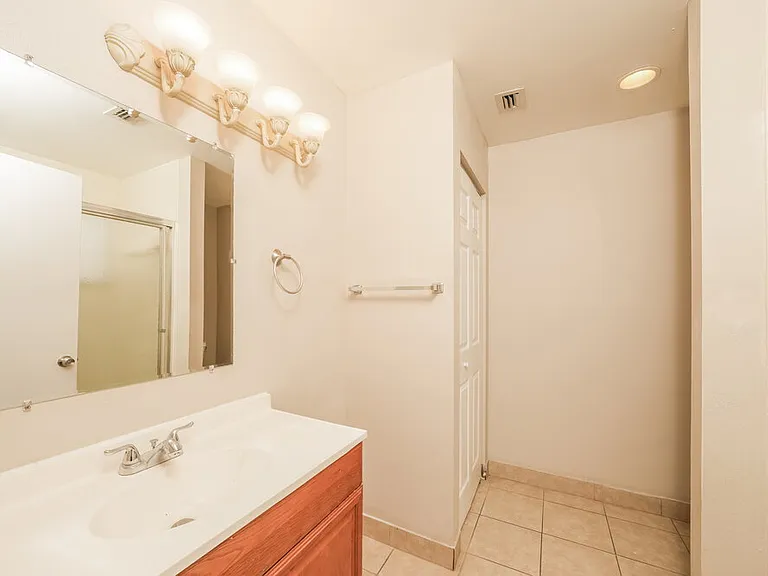 1725 Shoreside Cir — Photo 12