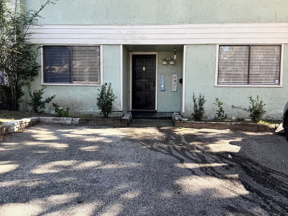 1st image of 703 Oaks Manor Ct Unit 5-2