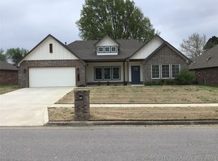 1509 S Oklahoma St, Pryor, OK 74361