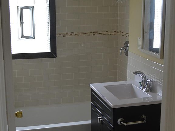 4th image of 3414 Cuyler Ave #2