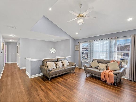 5th image of 1216 N Parkway Dr