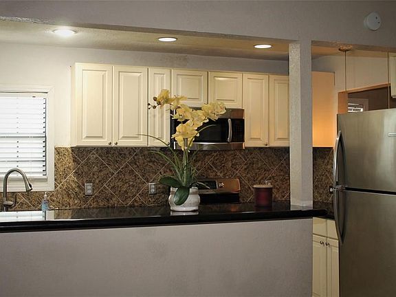 3rd image of 5611 Stewart Ave