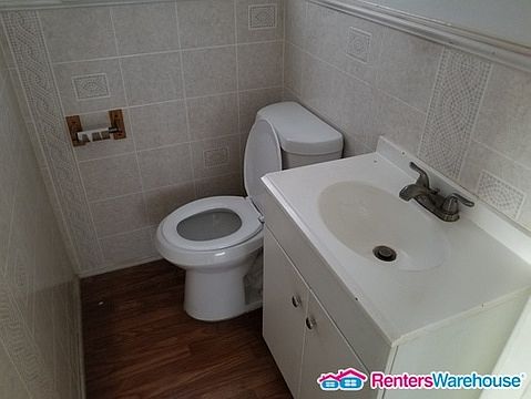 4th image of 2212 Sycamore Dr